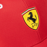 Casquette Scuderia Ferrari rouge vue zoom logo
