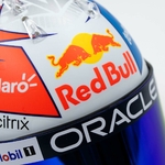 Mini casque Sergio Perez 2022 Red Bull Racing vue zoom logo Red Bull