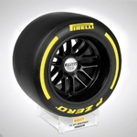 Pneu Pirelli jaune médium Pole Position trophée vue profil