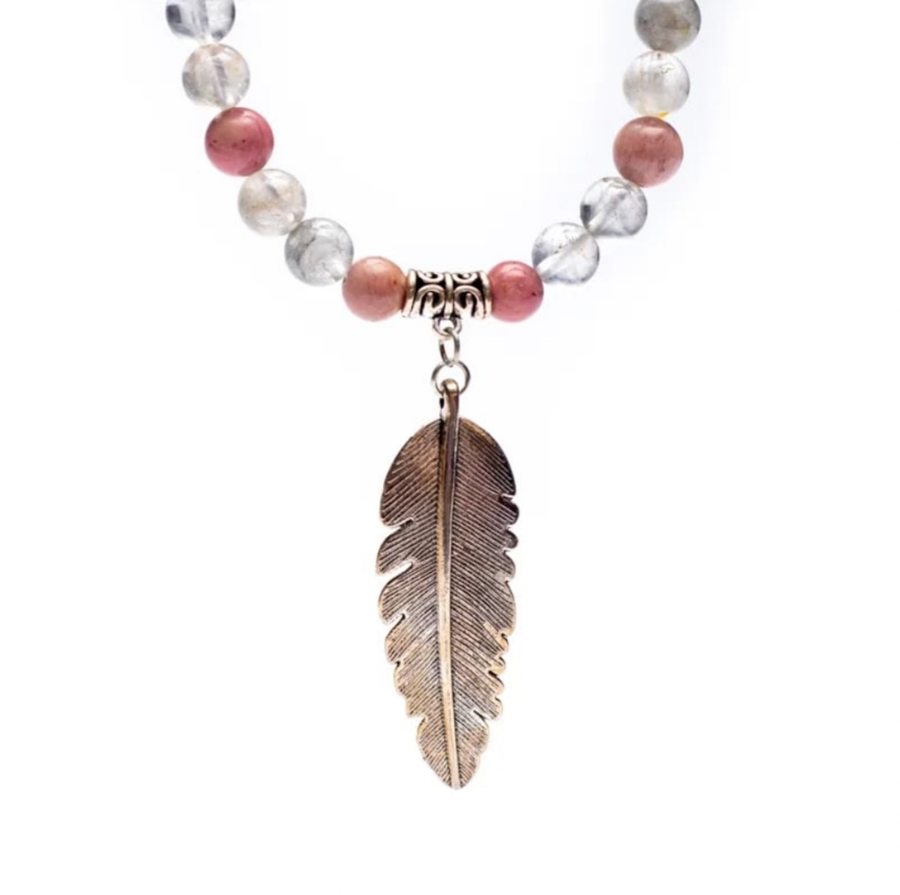 mala rhodoniye et quartz gris et plume