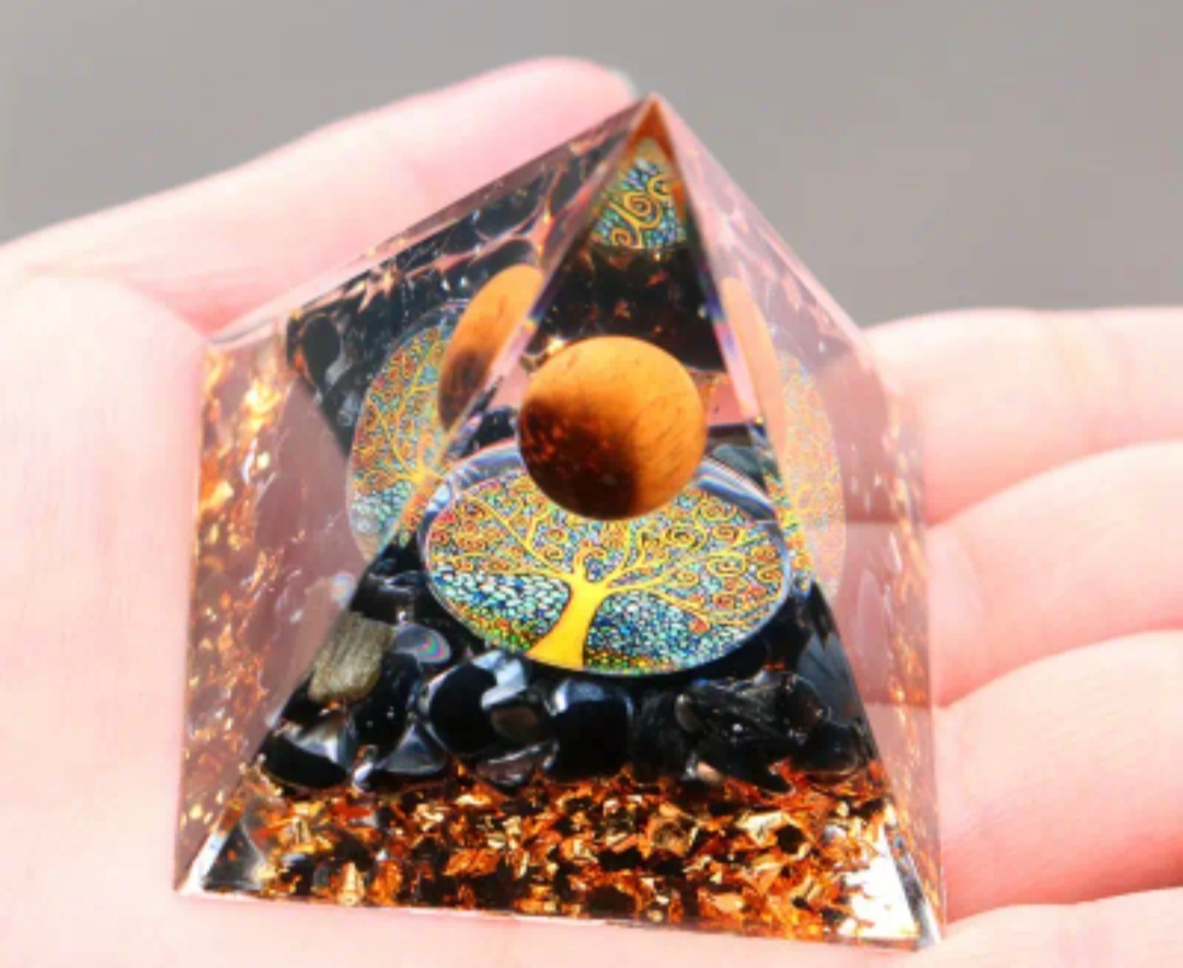 Pyramide Orgonite en Œil de Tigre et Arbre de Vie