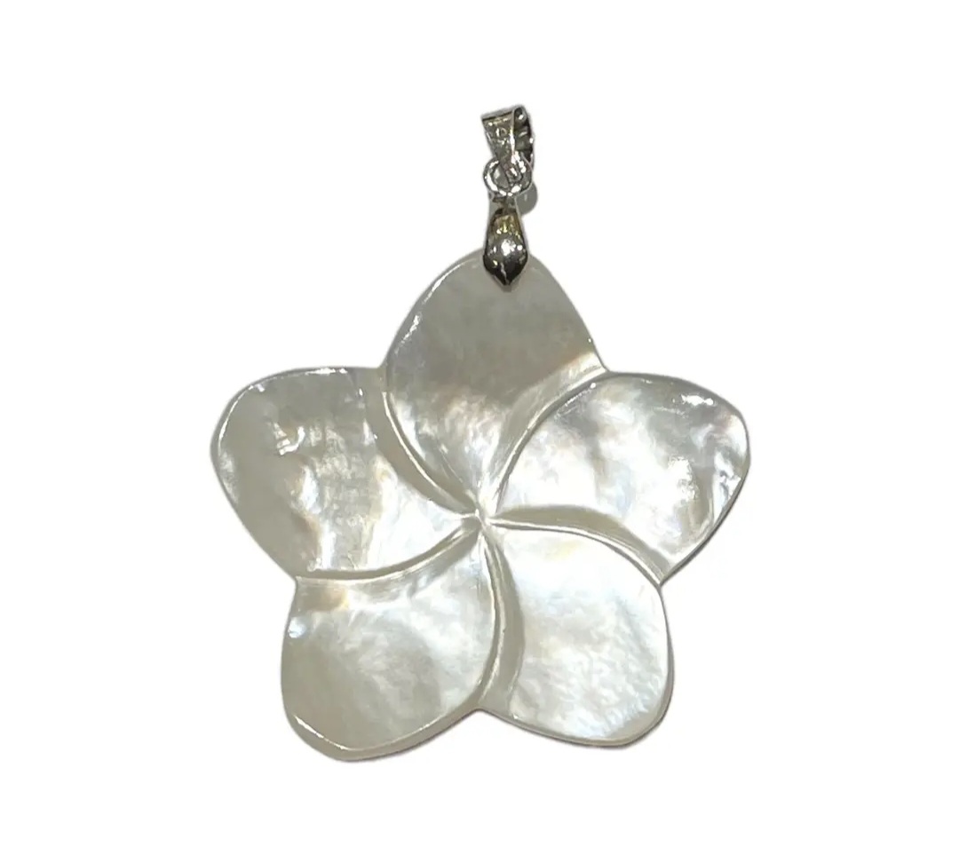 Pendentif Fleur de Monoï en Nacre
