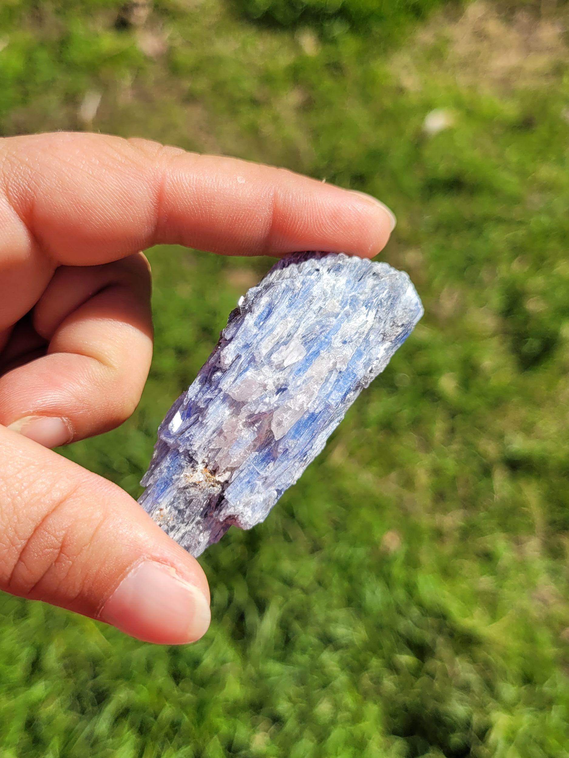 Cyanite bleue brute