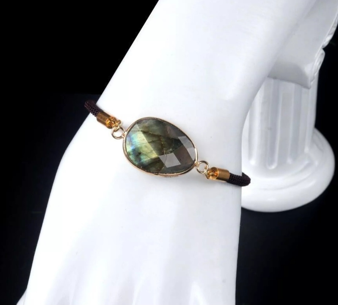 Bracelet Poire en Labradorite sur Cordon