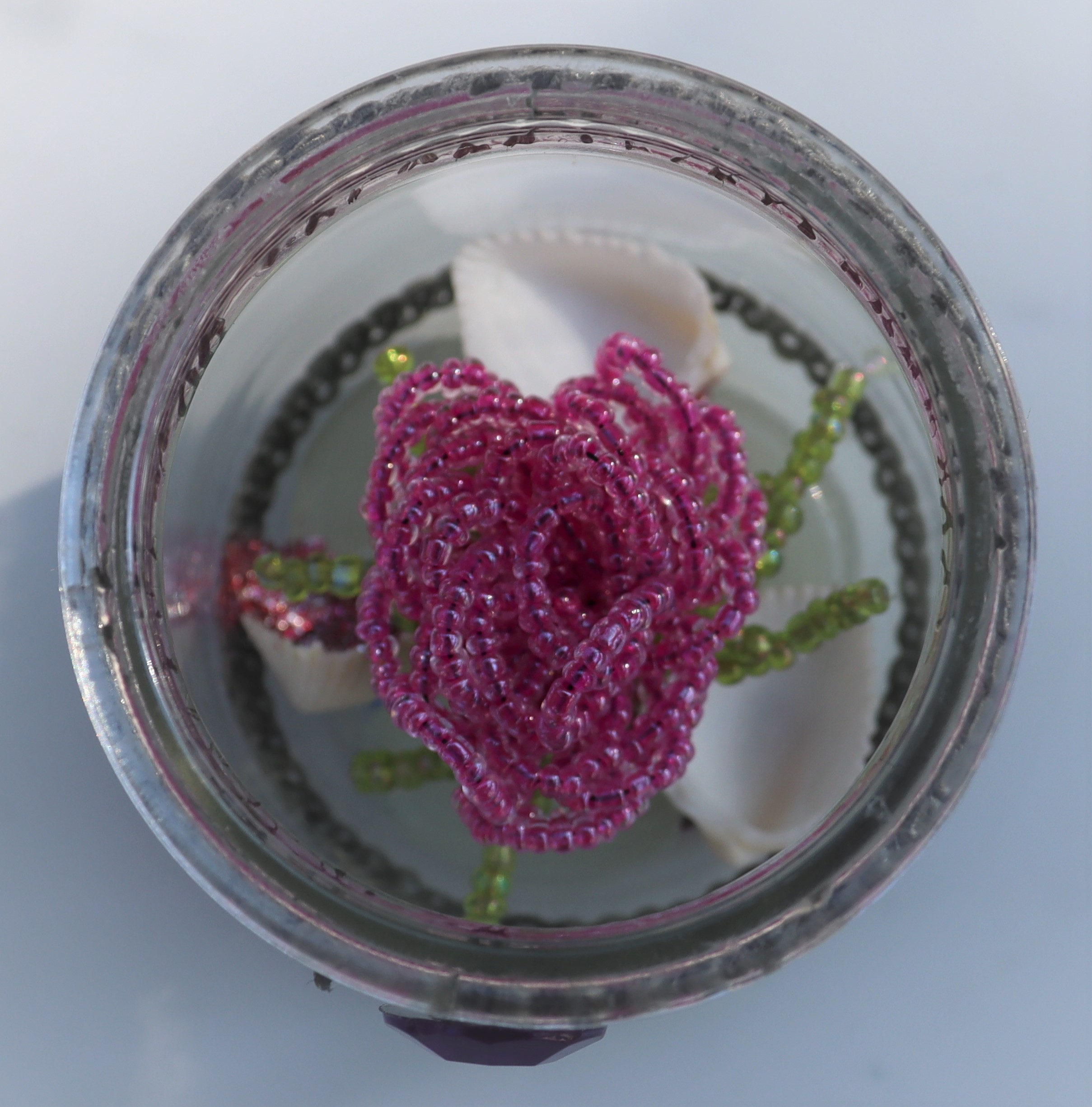 Petite Fleur Enchantée Rose Foncé avec son Ruban Gris