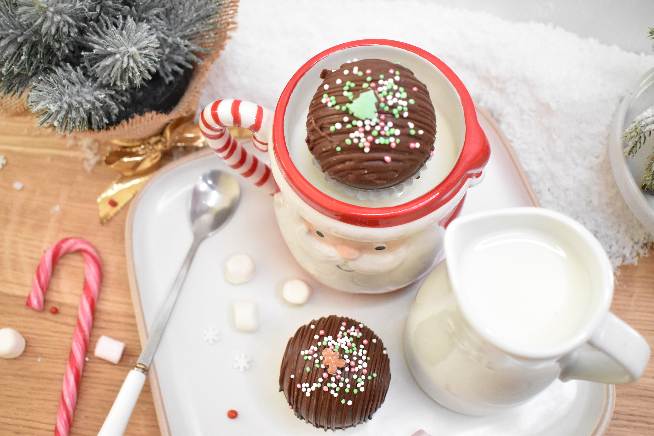 Bombes de chocolat chaud de Noël (super faciles) - Marie Food Tips