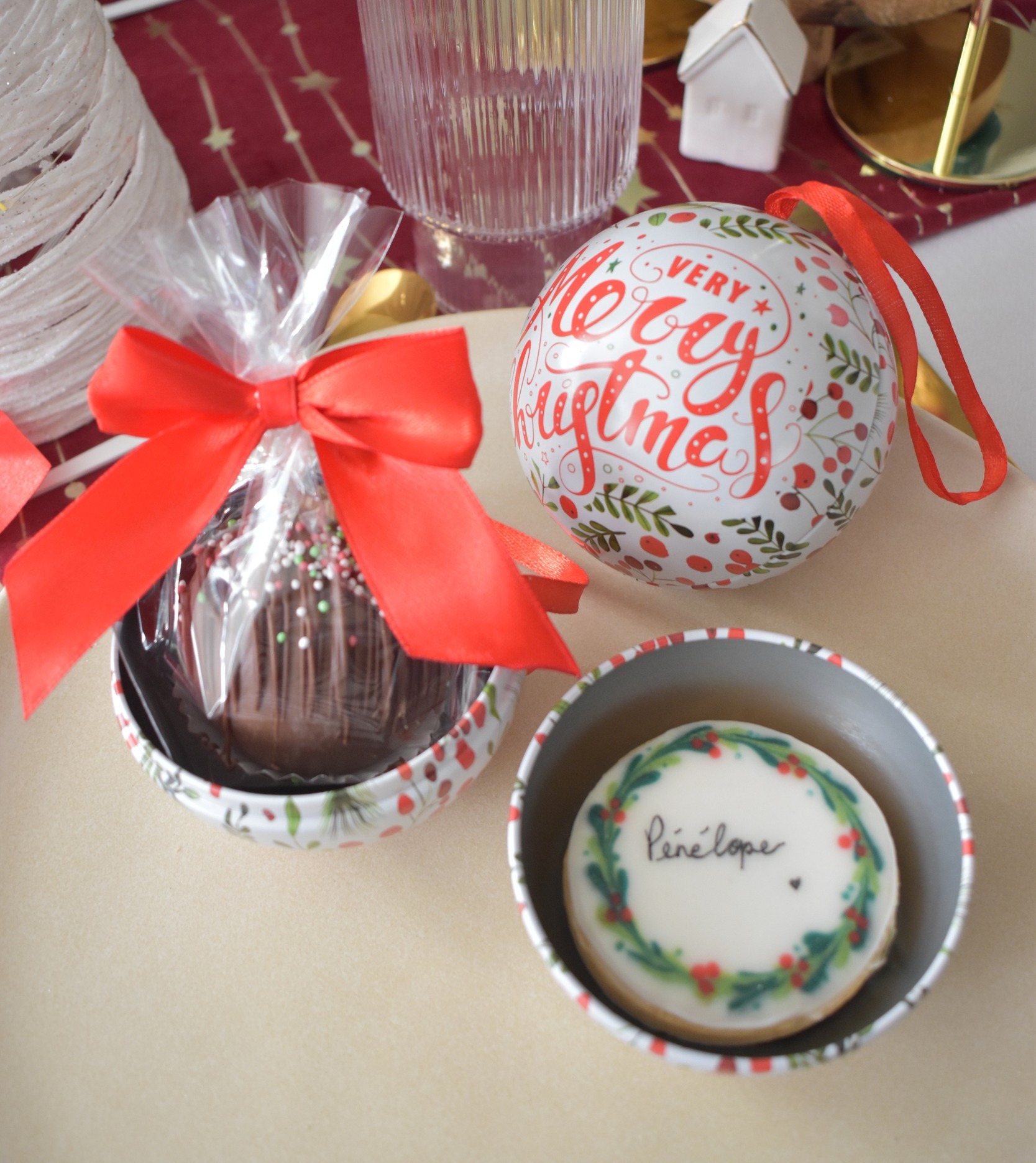 1 (bombe-de-chocolat-chaud-noel-christmas-2024-cadeau-femme-homme-enfant-maitresse-nounou-gourmand-calendrier-avent-chaussette-cheminée-noir-lait-blanc-sapin-pere-noel-chocobomb-marché-pain-d-epices-bonhomme