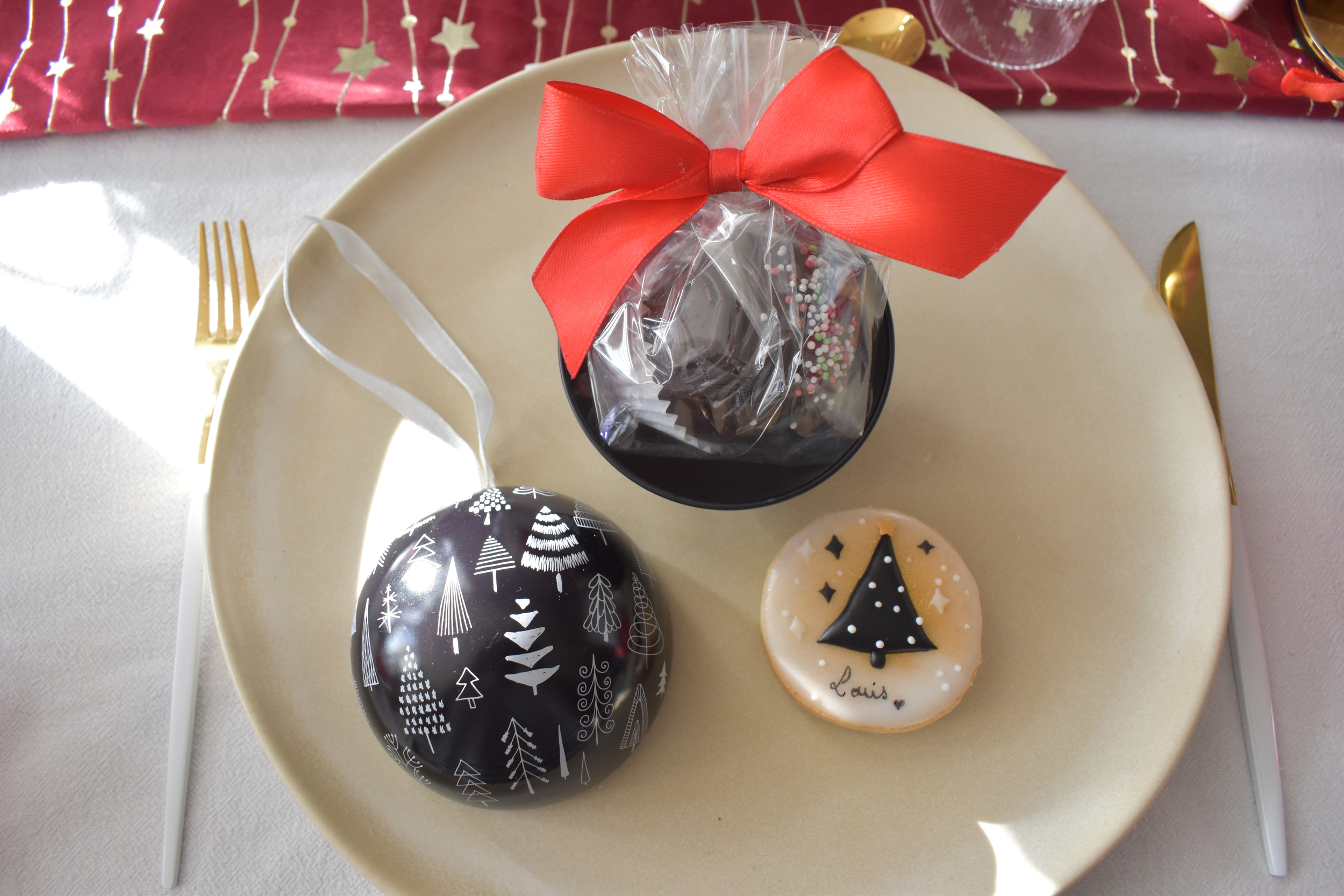 1 (bombe-de-chocolat-chaud-noel-christmas-2024-cadeau-femme-homme-enfant-maitresse-nounou-gourmand-calendrier-avent-chaussette-cheminée-noir-lait-blanc-sapin-pere-noel-chocobomb-marché-pain-d-epices-bonhomme