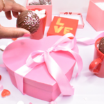 st-saint-valentin-valentine-s-amour-love-14-fevrier-crush-date-bombe-chocolat-chaud-chocolate-mari-femme-sexy-rose-rouge-fleurs-francais-artisanal-declaration-xoxo-heart-coeur-bisou-cadeau-cheri-cherie-hom (3)