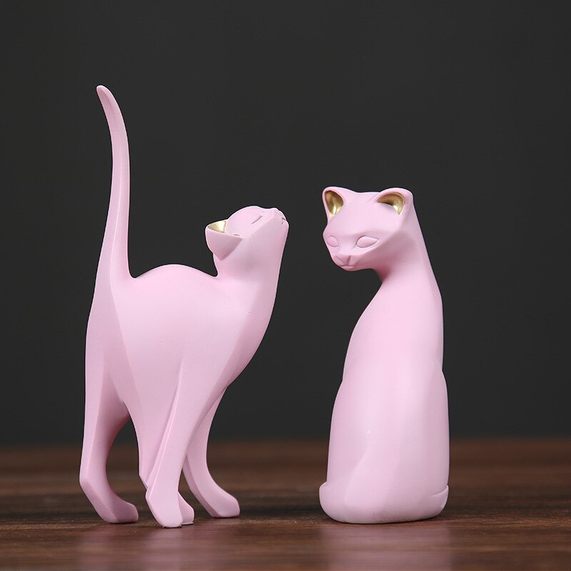 Figurines de chats en résine rose