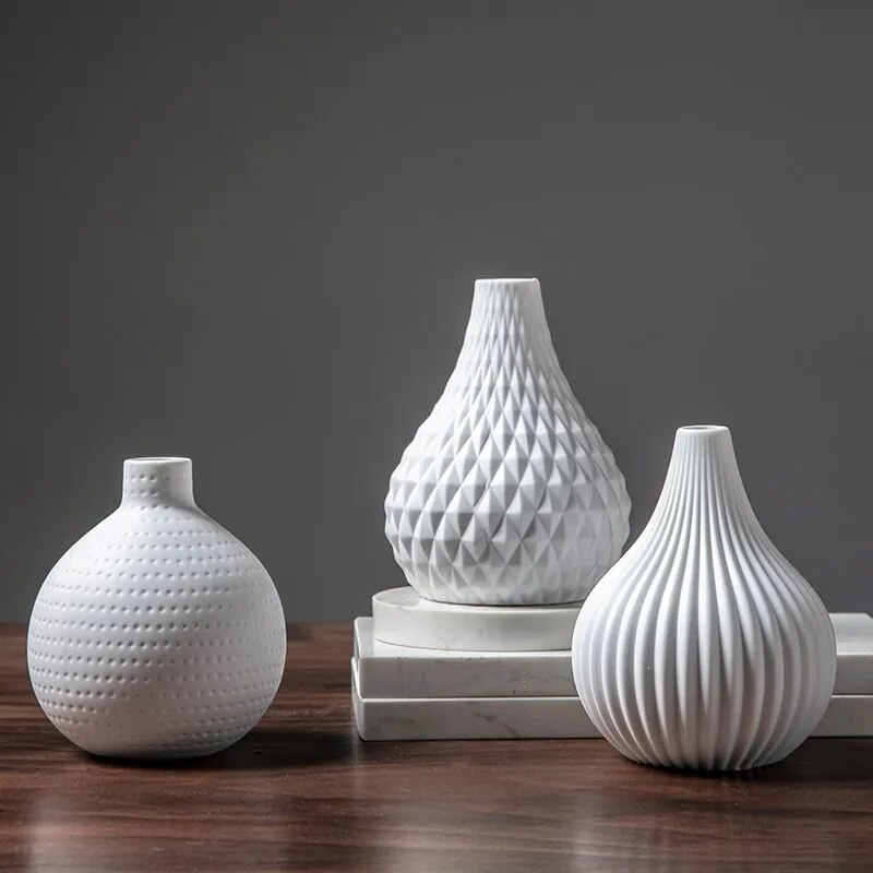 Petits vases en céramique trois pièces