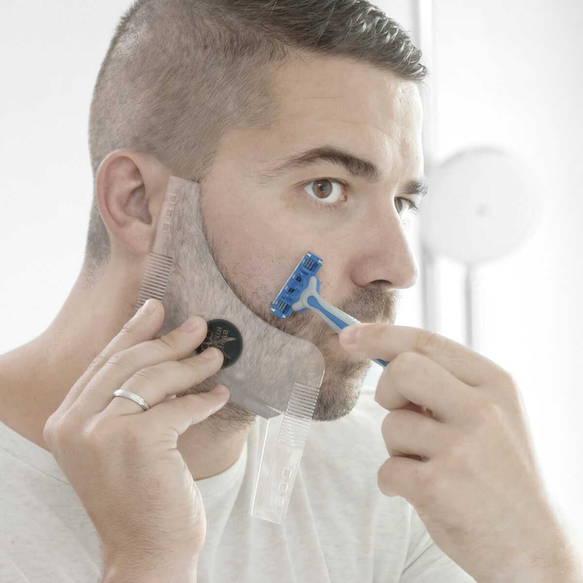 Guide pour rasage de la barbe