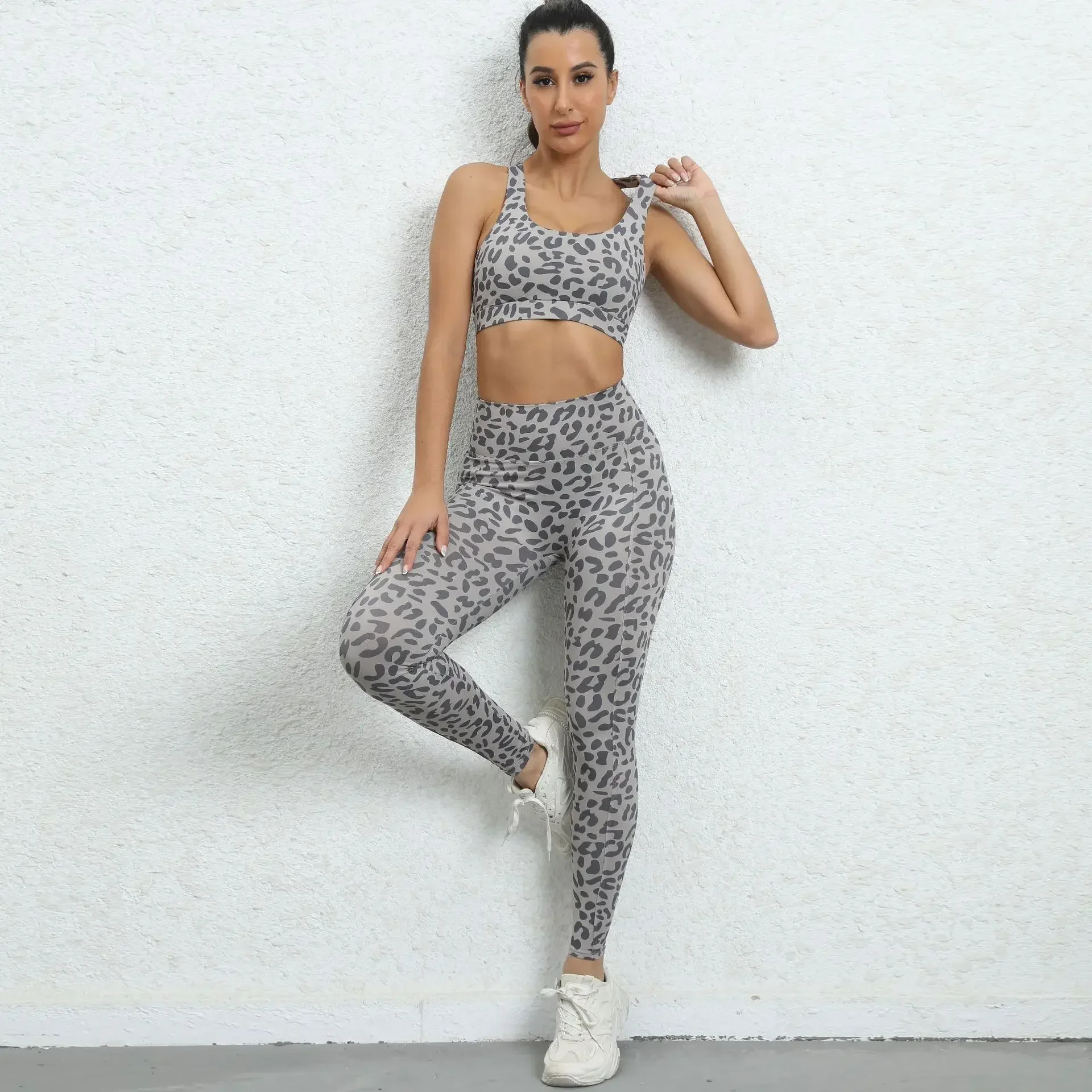 Ensemble legging et brassière motif léopard