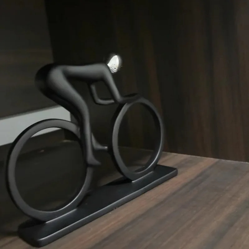 statue-de-cycliste-style-abstrait (5)