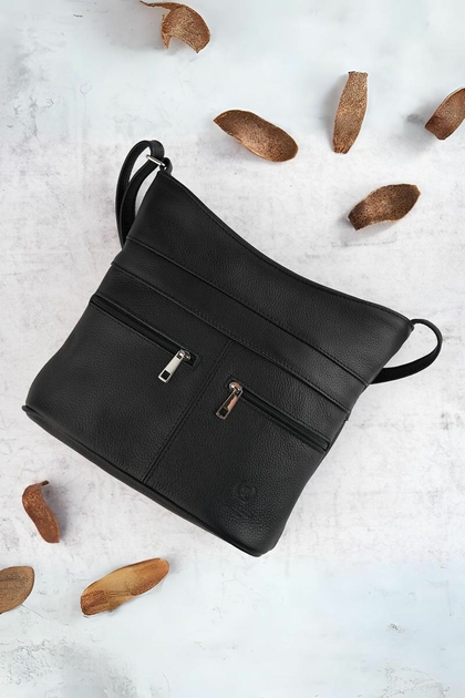 pochette-de-couleur-noire-pour-femme-1