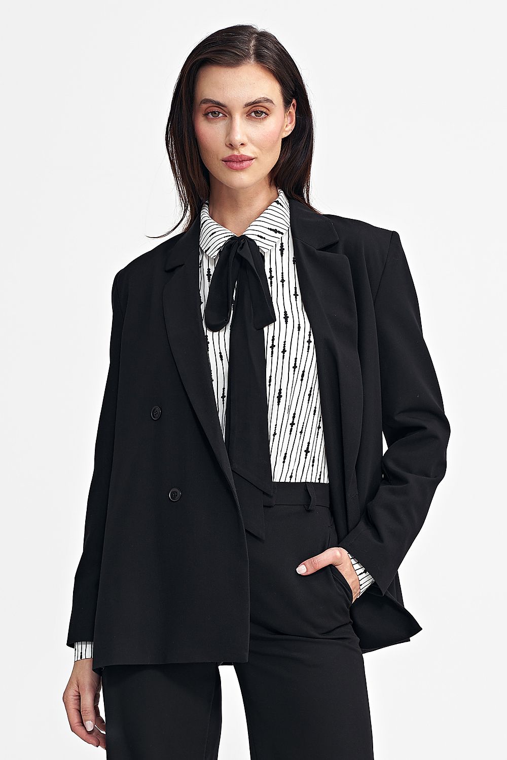 blazer-couleur-noire-pour-femmes (4)
