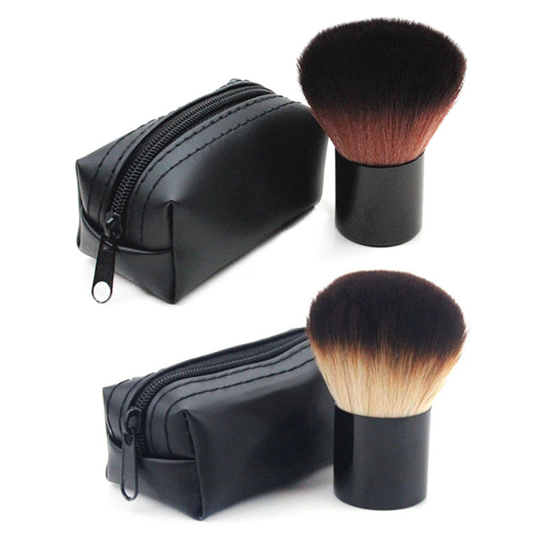 Brosse pour fond de teint avec étui zippé