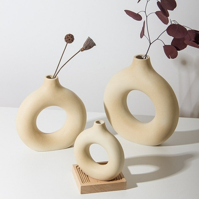 Vase circulaire creux en céramique