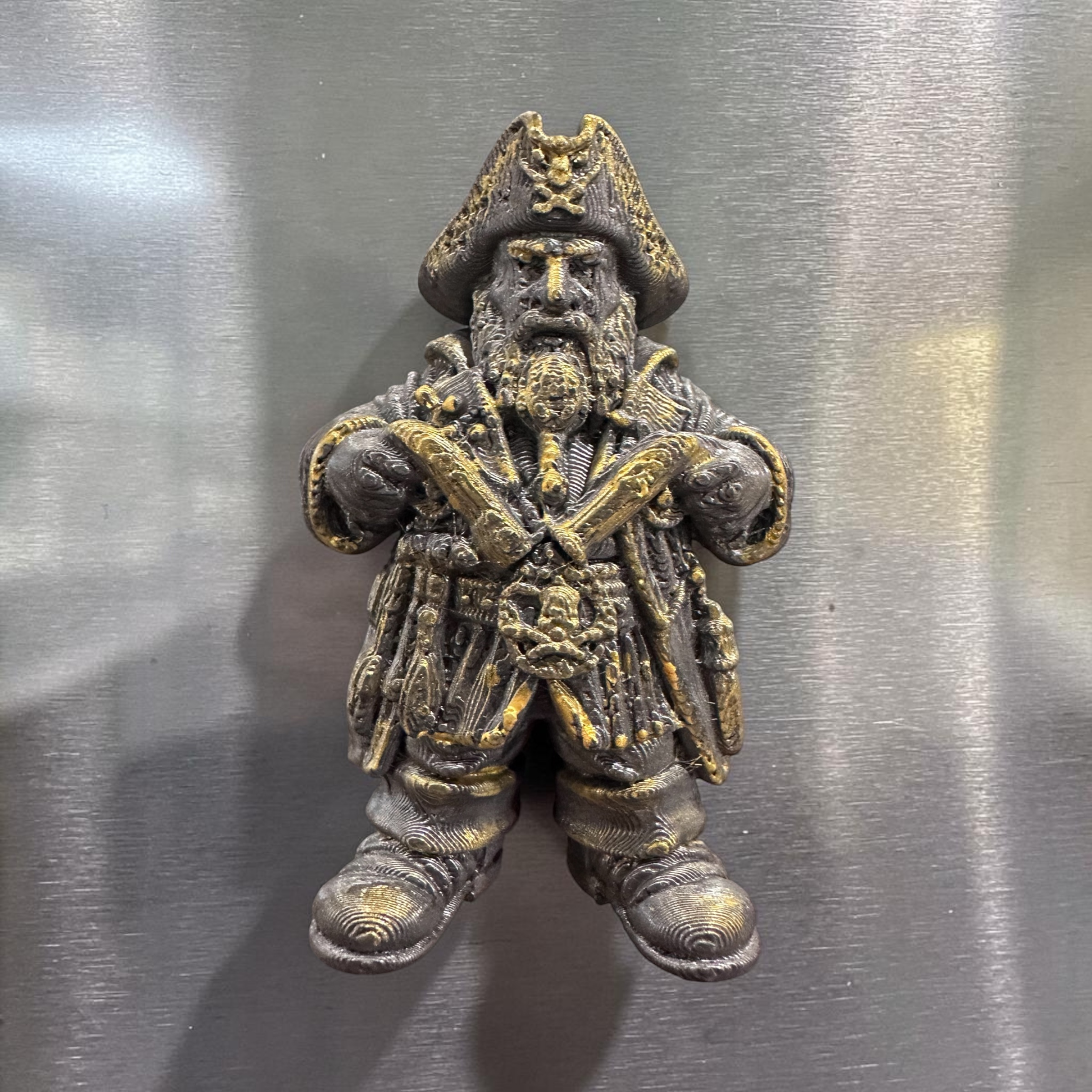 Le Magnet Pirate aux Pistolets – Création Artisanale Unique par Julil Créations