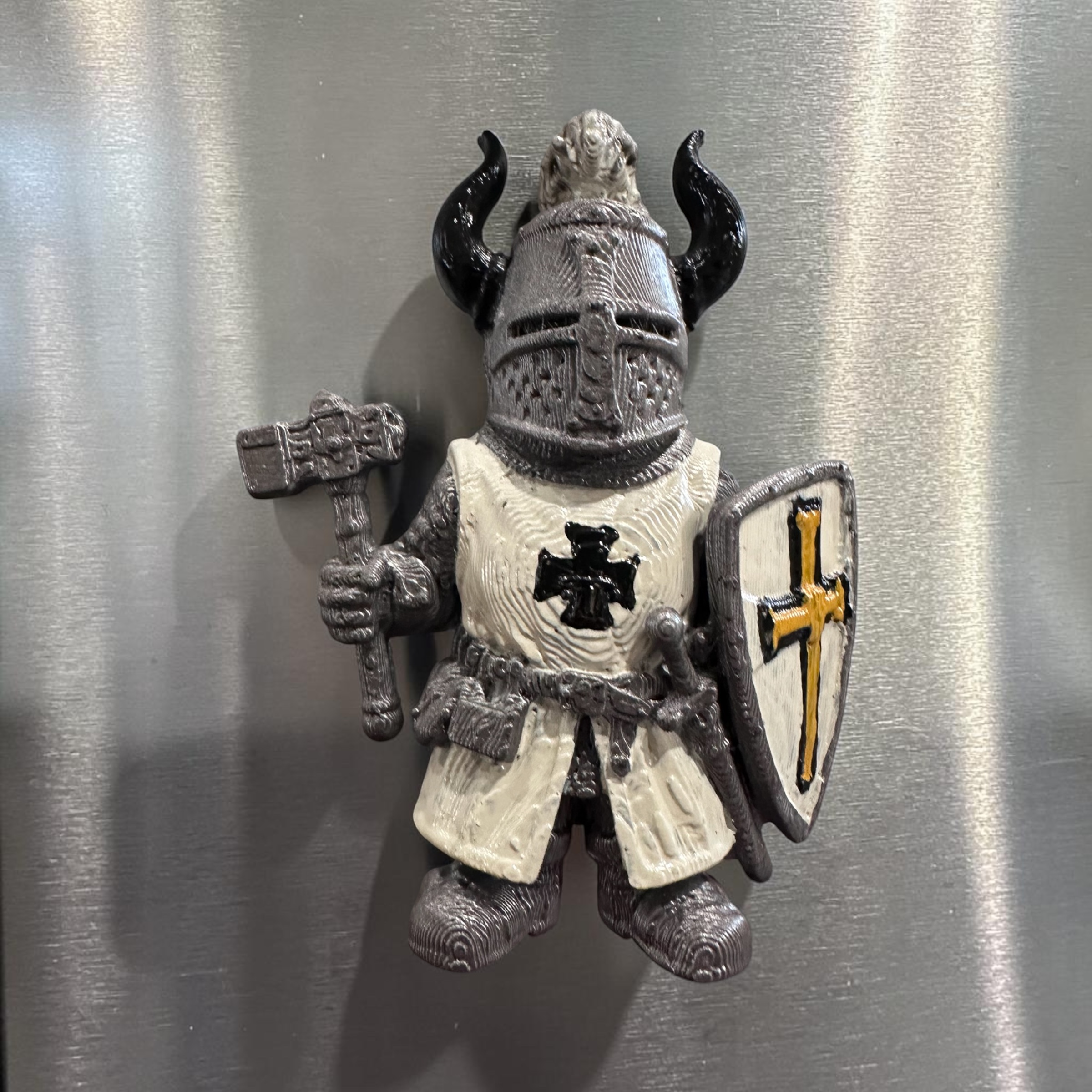 Le Magnet Chevalier Teutonique – Création Artisanale Unique par Julil Créations