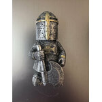 Magnet Chevalier Croisé à la Hache de Guerre – Aspect Métal Vieilli
