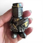 Figurine Chevalier Médiéval avec Épée et Bouclier – Statue en Résine 8 cm