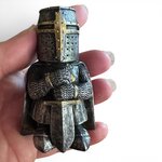 Figurine Chevalier Médiéval avec Épée – Statue en Résine 8 cm