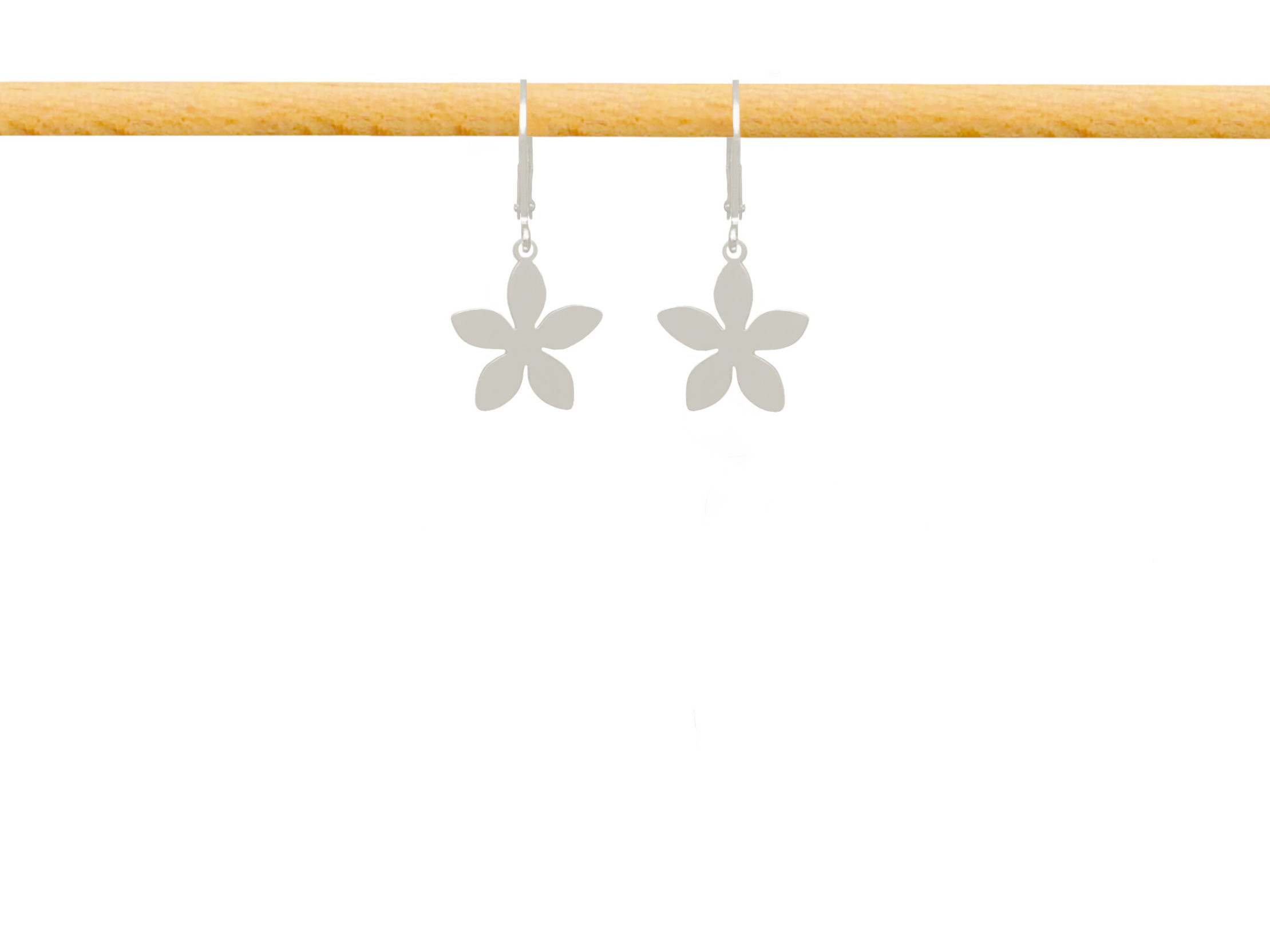 Boucles d'oreilles AMARA dormeuses acier inoxydable argent pendentif fleur-minimaliste-bohème- MARJANE et Cie