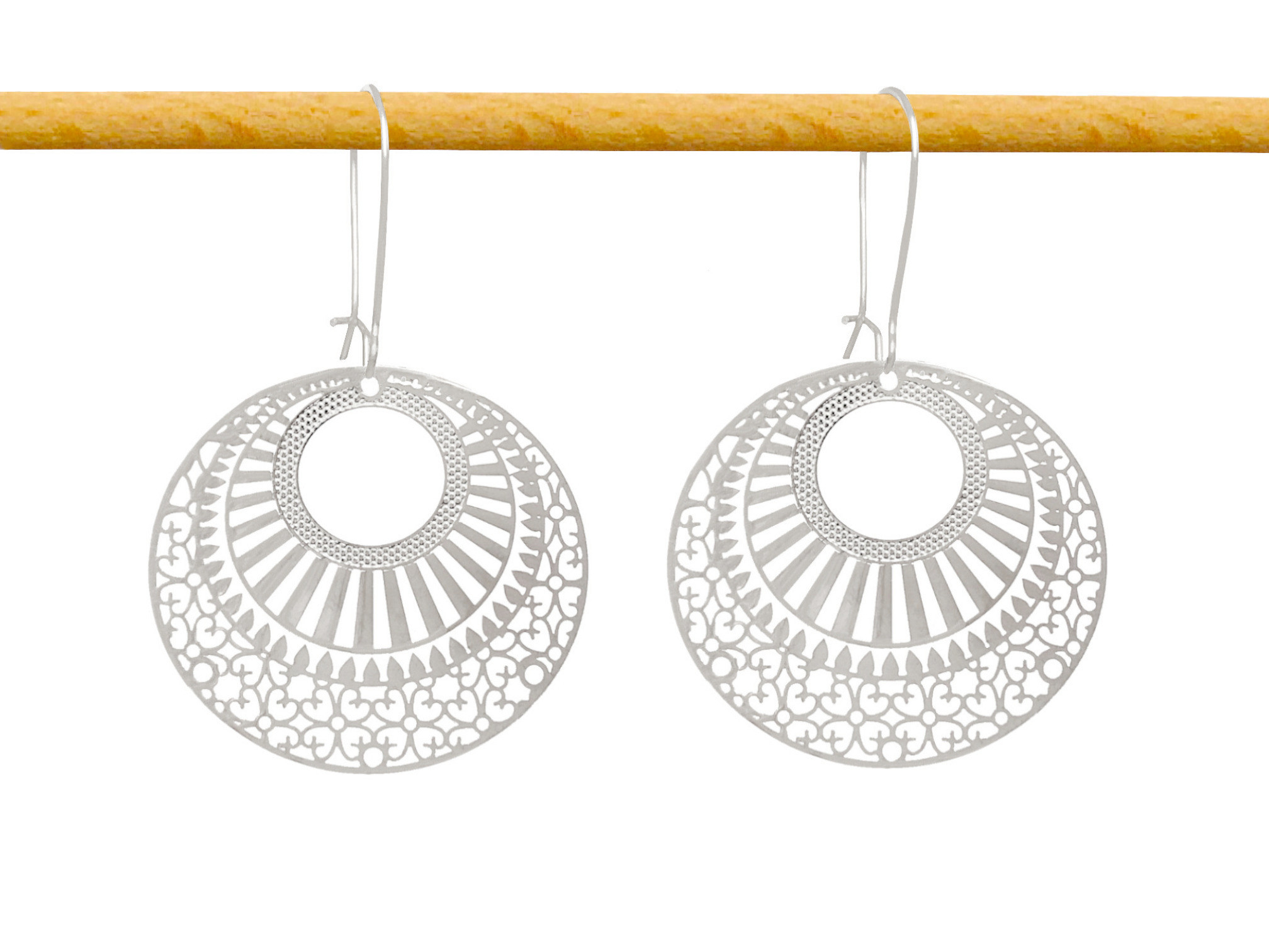 Boucles d'oreilles FARIZA longues pendantes pendentif filigrane rond mandala acier inoxydable argent-minimaliste-bohème- MARJANE et Cie