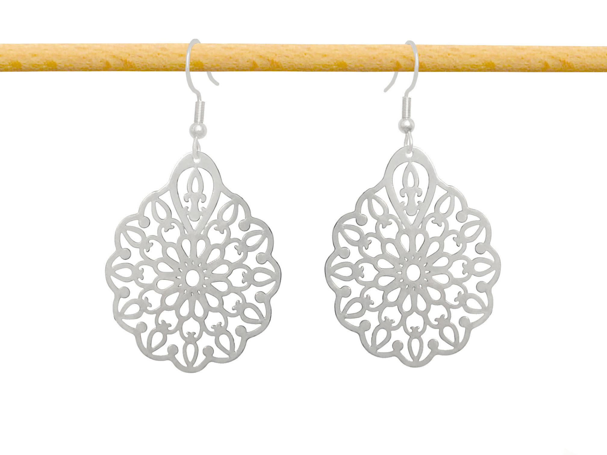 Boucles d'oreilles RIYAM dormeuses acier inoxydable argent pendentif filigrane fleur-minimaliste-bohème- MARJANE et Cie