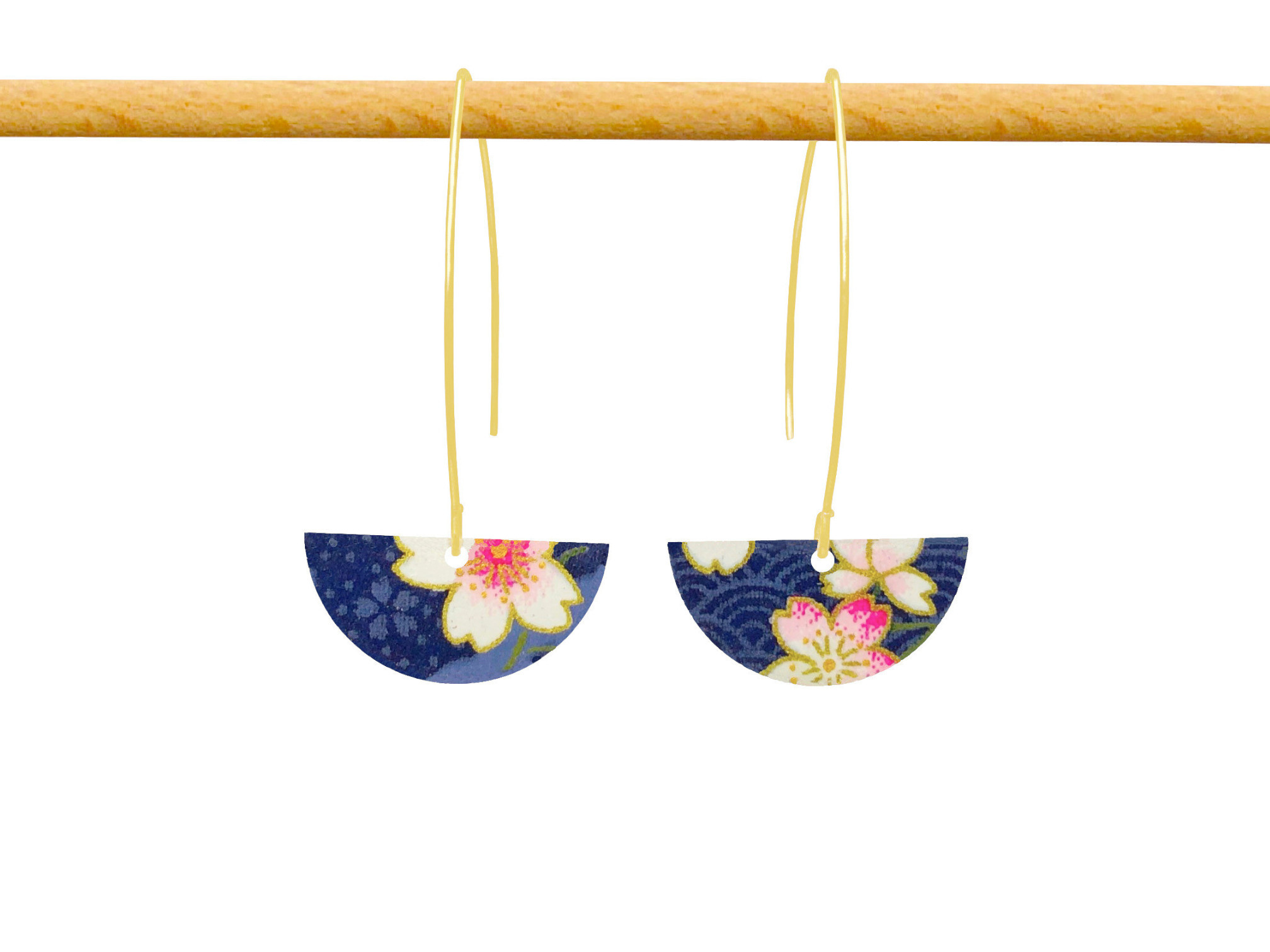 Boucles d'oreilles AKARI acier inoxydable doré or pendantes pendentif papier japonais washi fleurs couleur bleu et rose - MARJANE et Cie