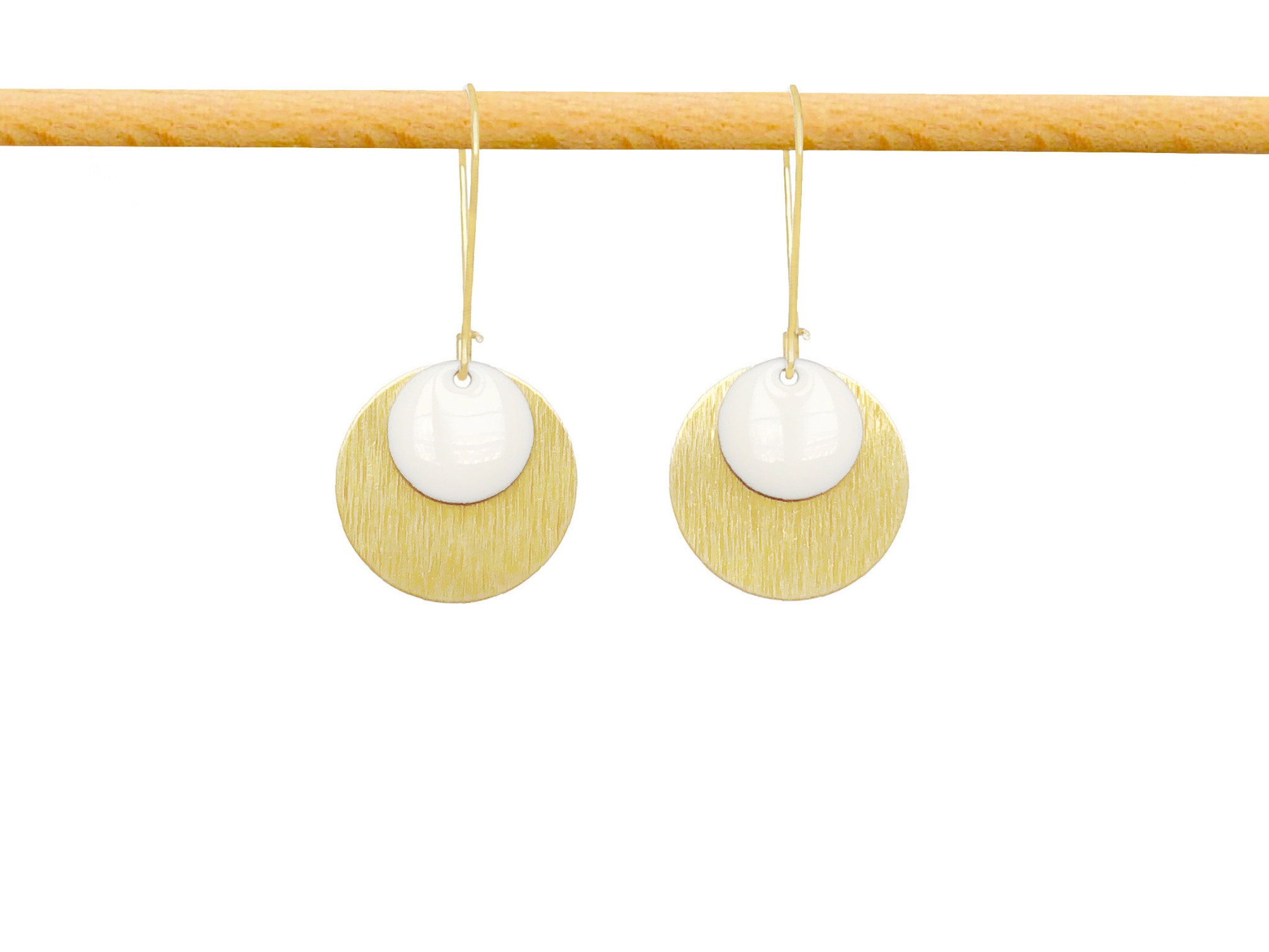 Boucles d'oreilles KHATOUN2 pendantes acier inoxydable doré or sequin émaillé couleur blanche-minimaliste-bohème- MARJANE et Cie