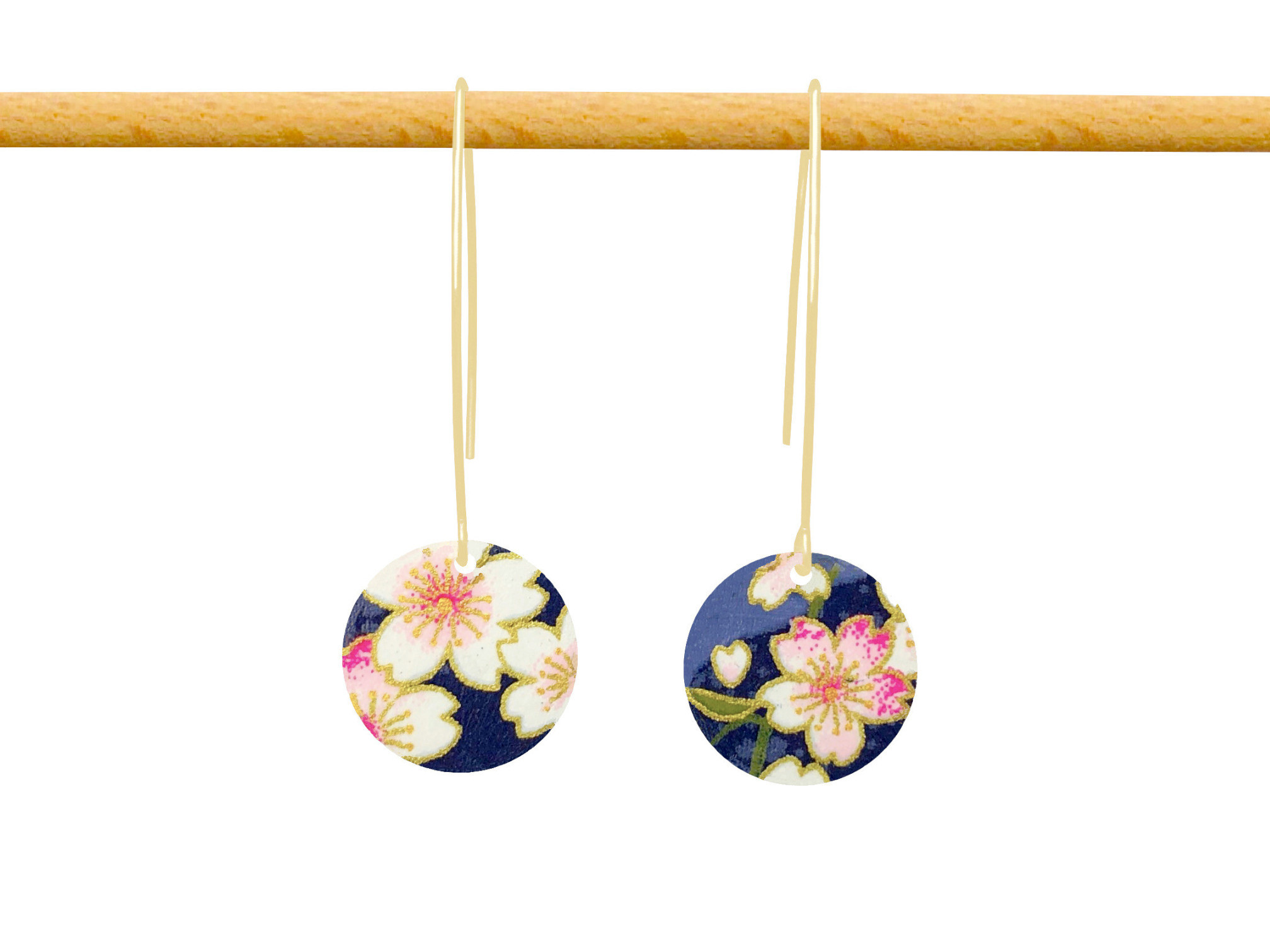 Boucles d'oreilles MAYU acier inoxydable or pendantes pendentif papier japonais fleurs couleur bleu rose - MARJANE et Cie