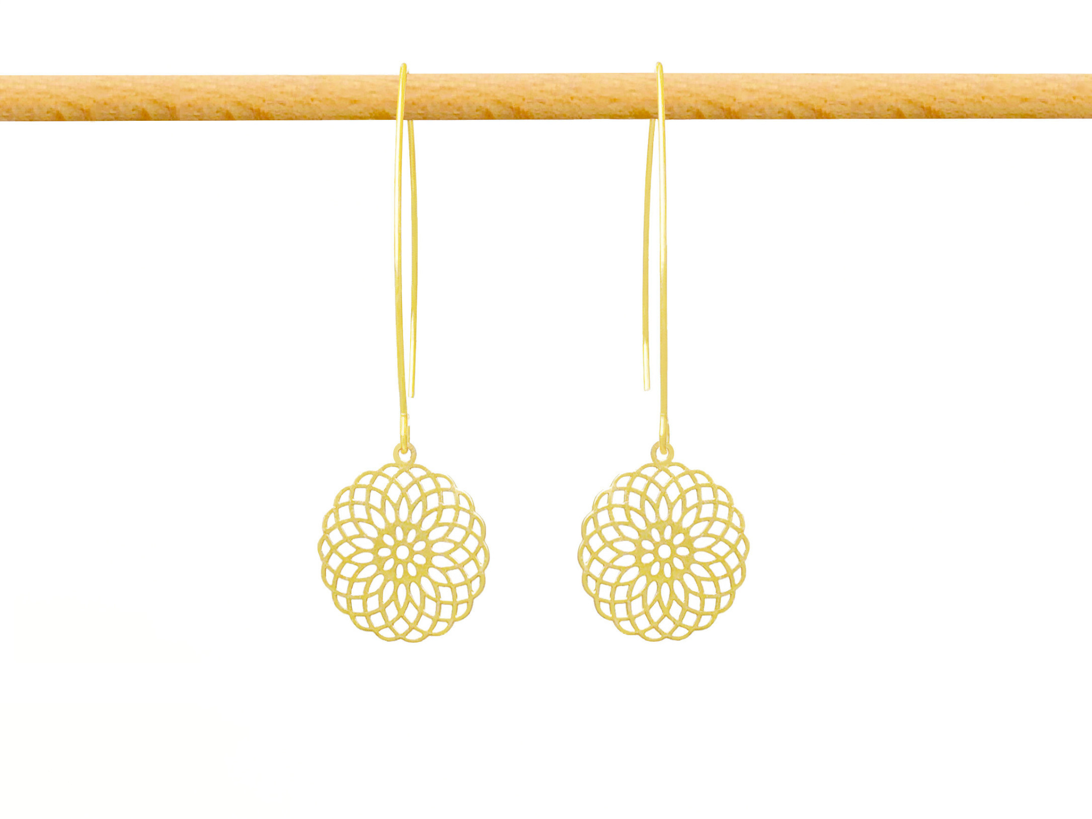 Boucles d'oreilles INASS pendantes longues dorées à l'or fin pendentif filigrane rosace-minimaliste-bohème- MARJANE et Cie