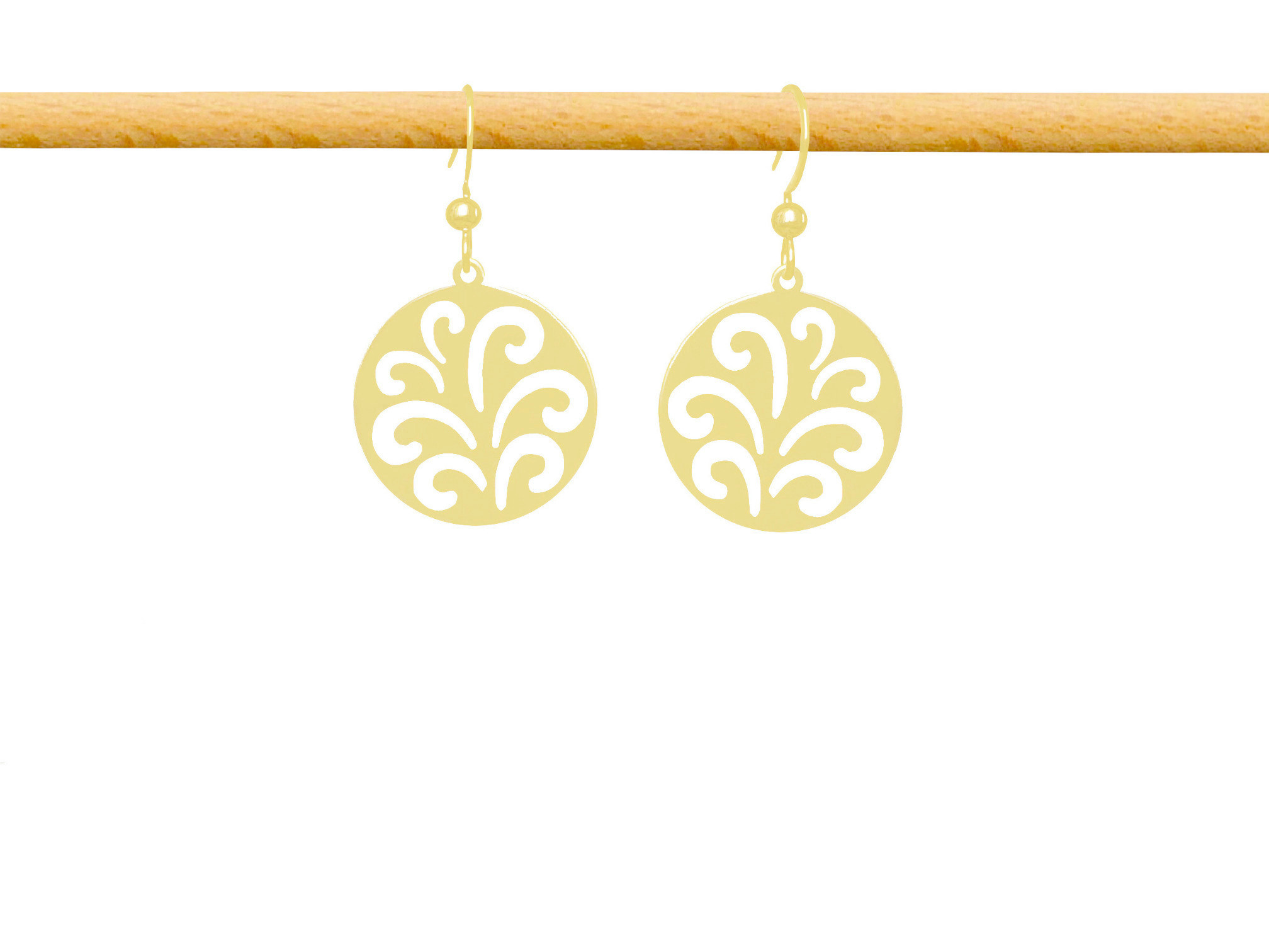 Boucles d'oreilles YASMINA dormeuses dorées à l'or fin pendentif rond fleur-minimaliste-bohème- MARJANE et Cie