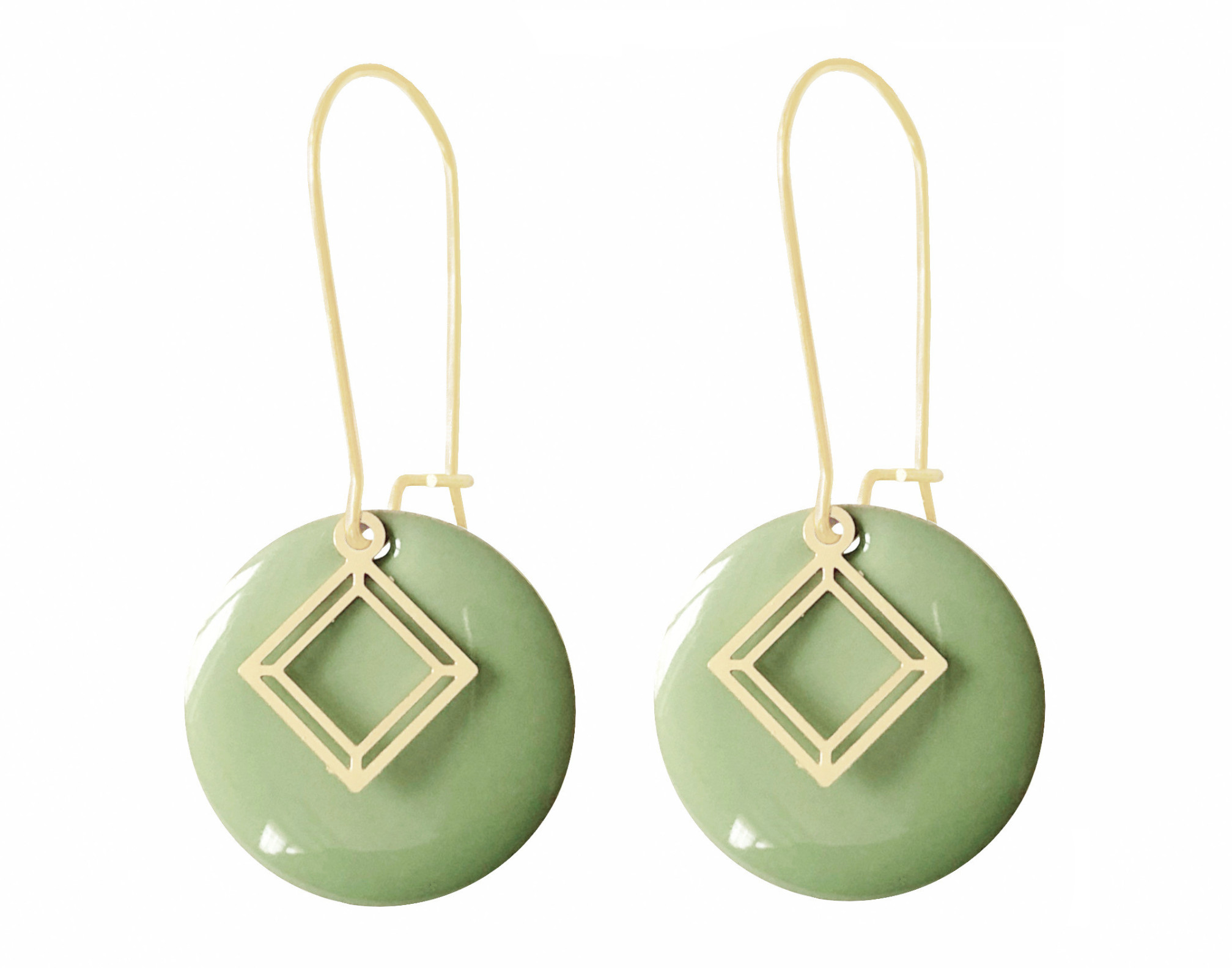 Boucles doreilles TAMIMA pendantes acier inoxydable doré or pendentif sequin émaillé vert minimaliste
