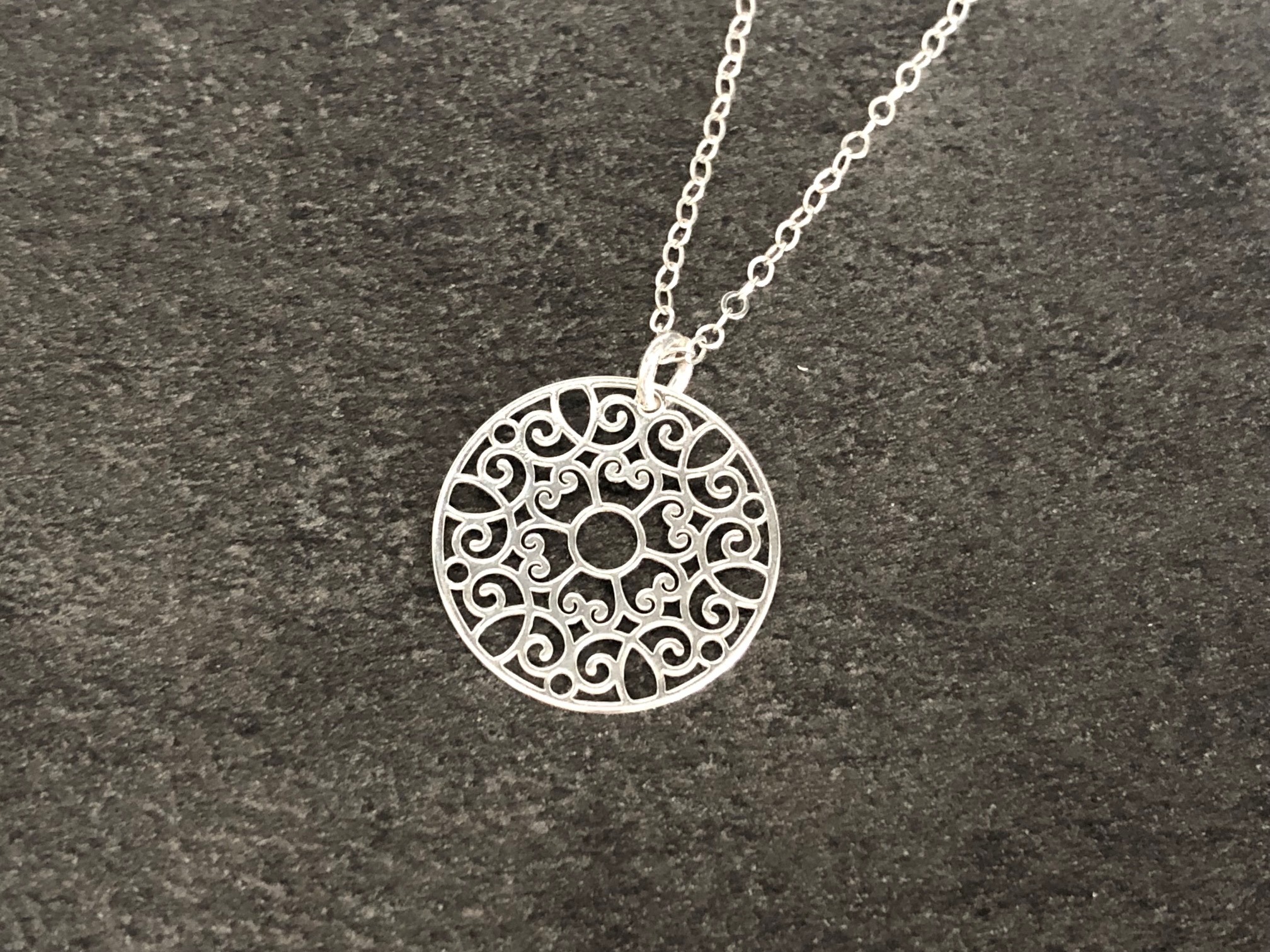 Collier AKILA argent massif pendentif rond fleur