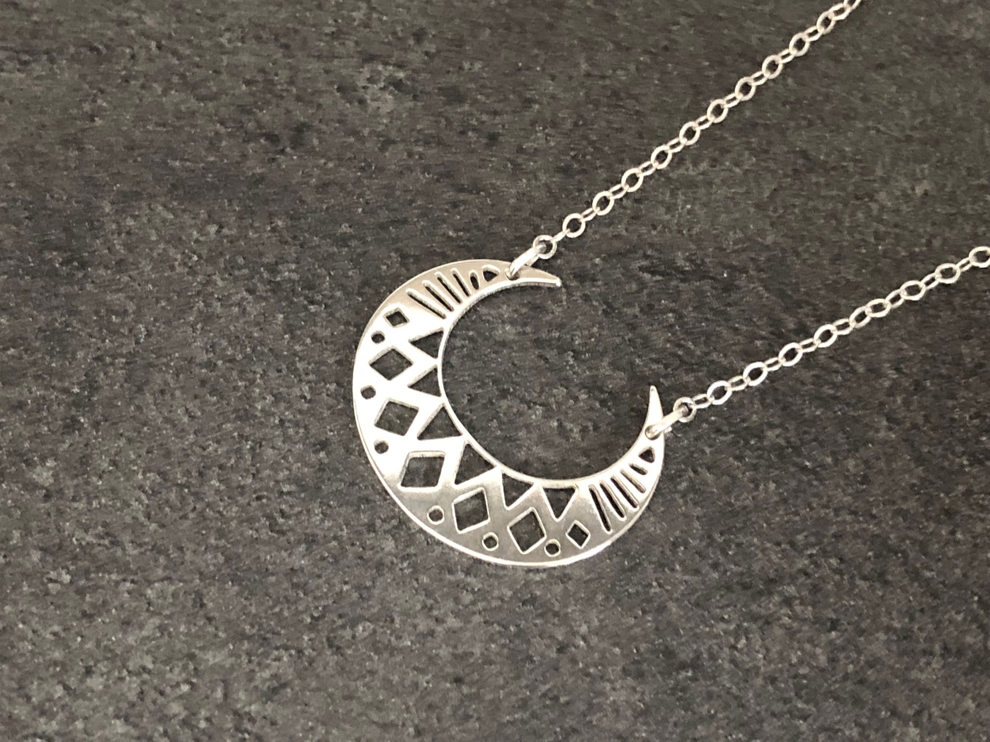 Collier HILAL argent massif 925 pendentif lune graphique