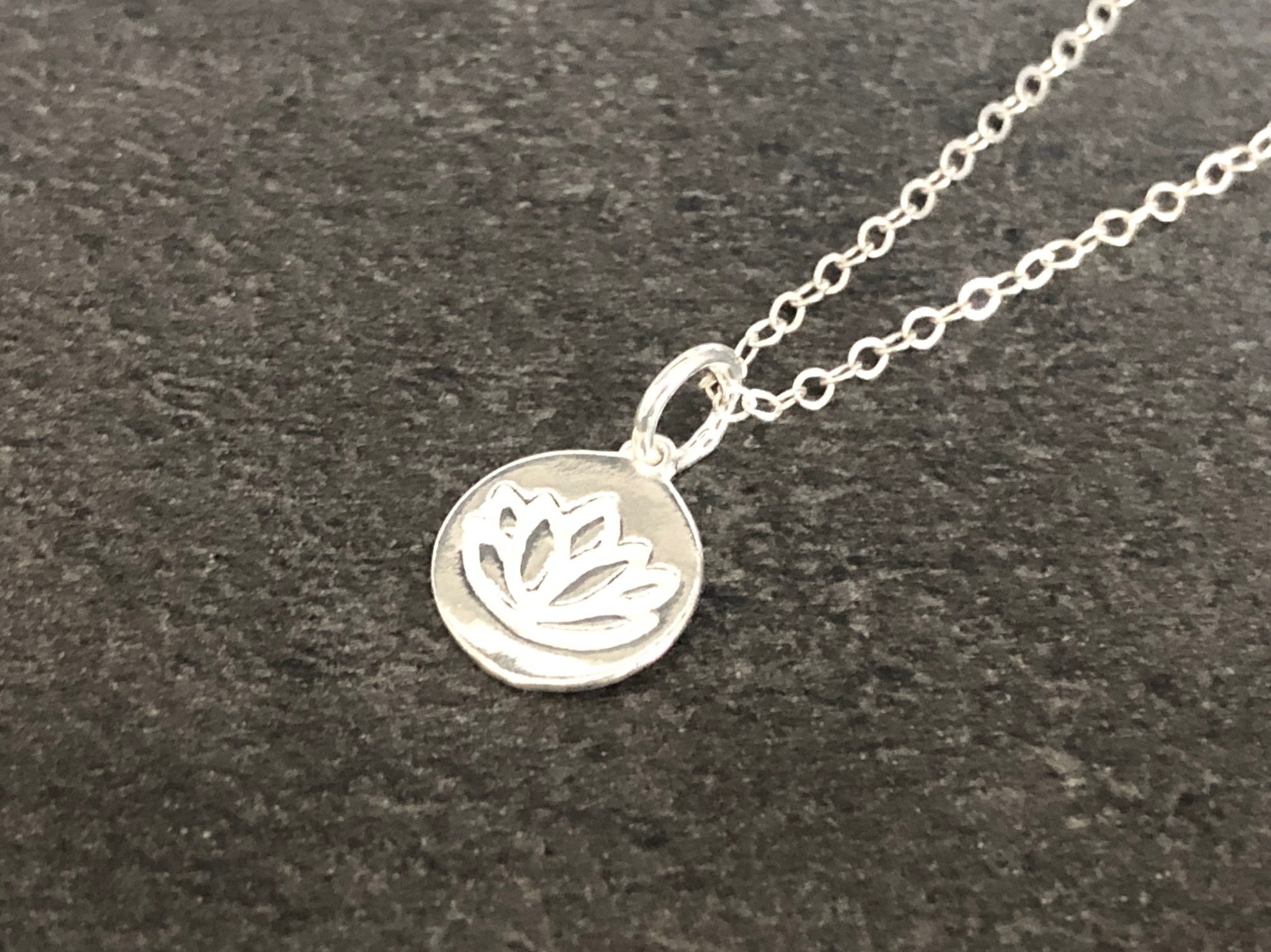 Collier NESSAYEM argent breloque fleur de lotus