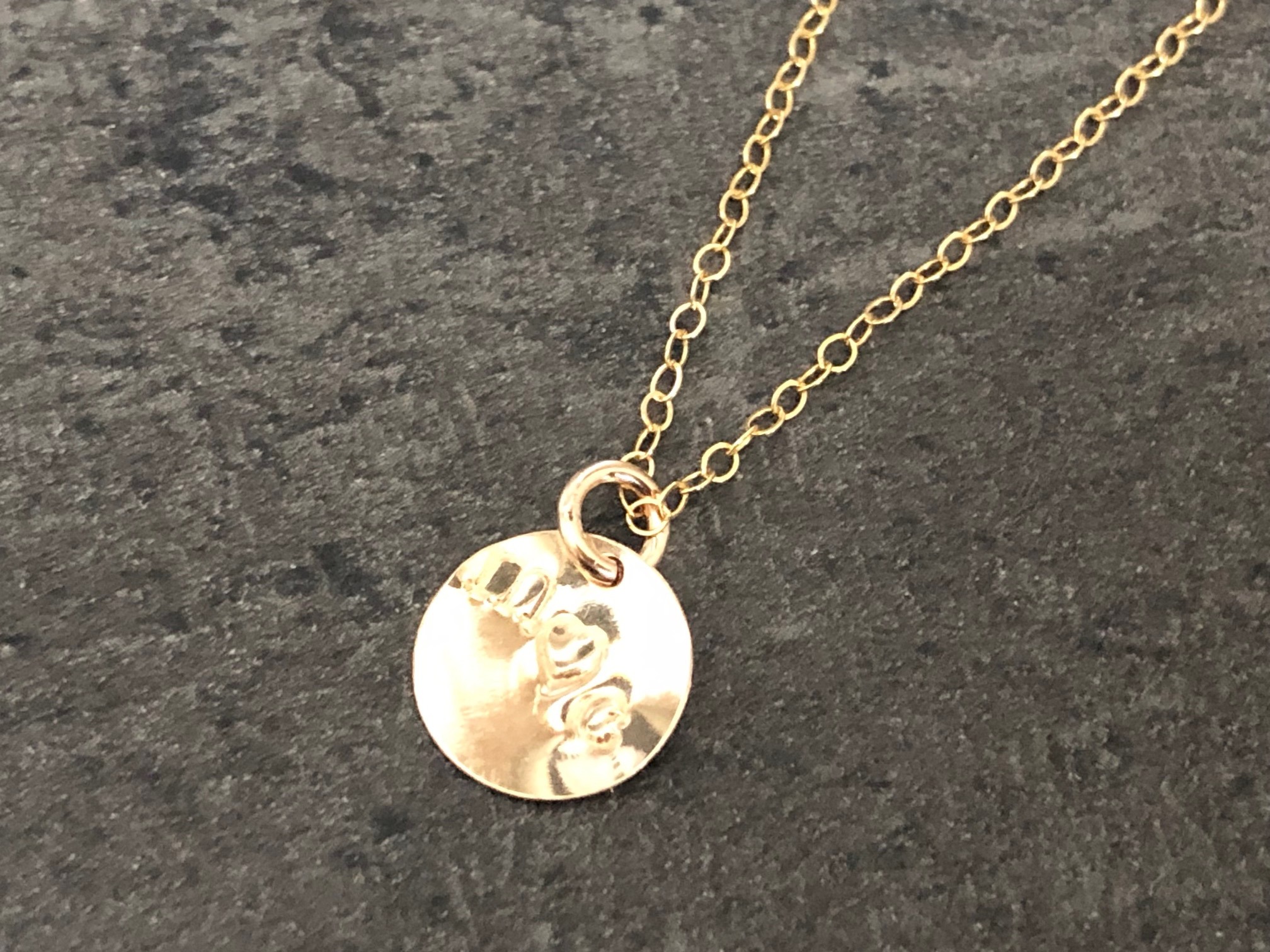 Collier NAÏMA or gold filled 14K médaille gravée personnalisée