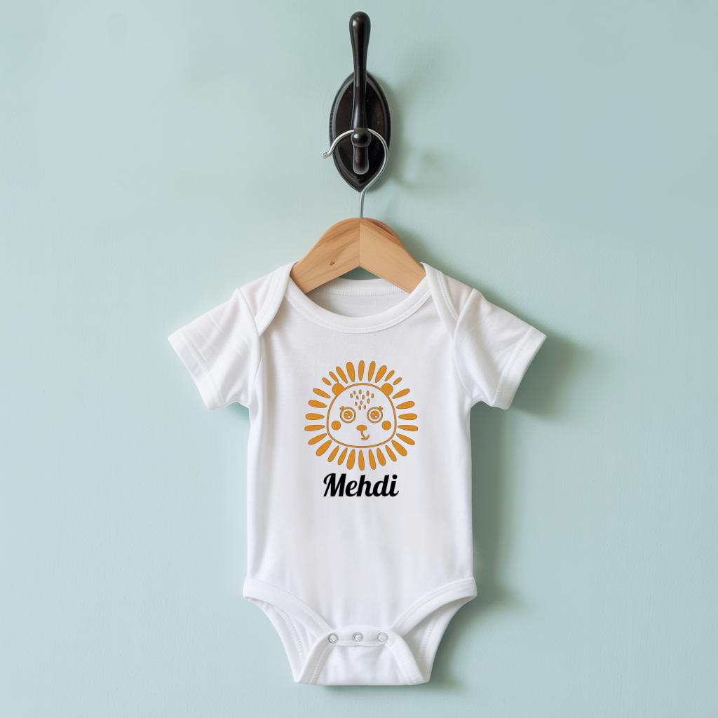 Body bébé personnalisable blanc avec prénom et lion majestueux suspendu - MARJANE et Cie