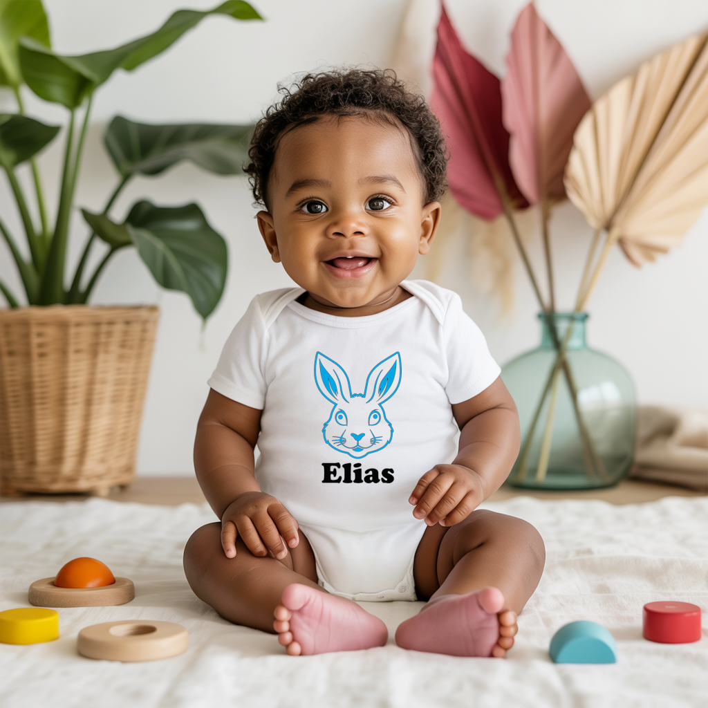 Body bébé personnalisé en coton frimousse de lapin porté par bébé - MARJANE et Cie