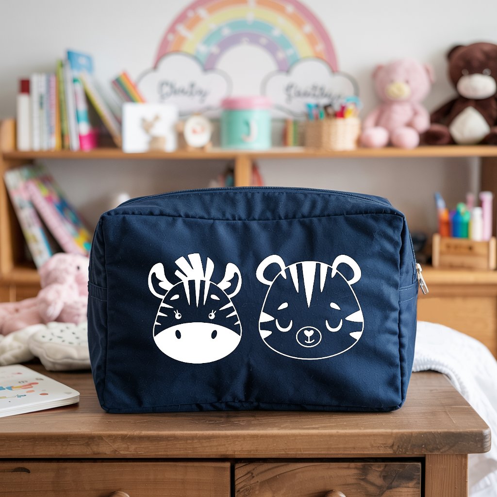Trousse bébé personnalisée zèbre et tigre en toile recyclée bleu marine avec flocage blanc - MARJANE et Cie