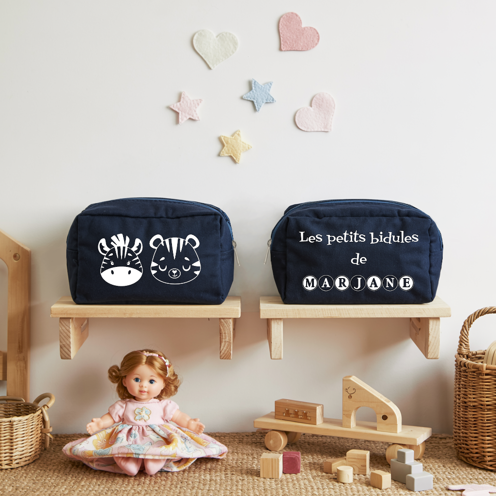 Trousse bébé personnalisable zèbre et tigre et prénom en toile recyclée bleu marine avec flocage, cadeau naissance - MARJANE et Cie