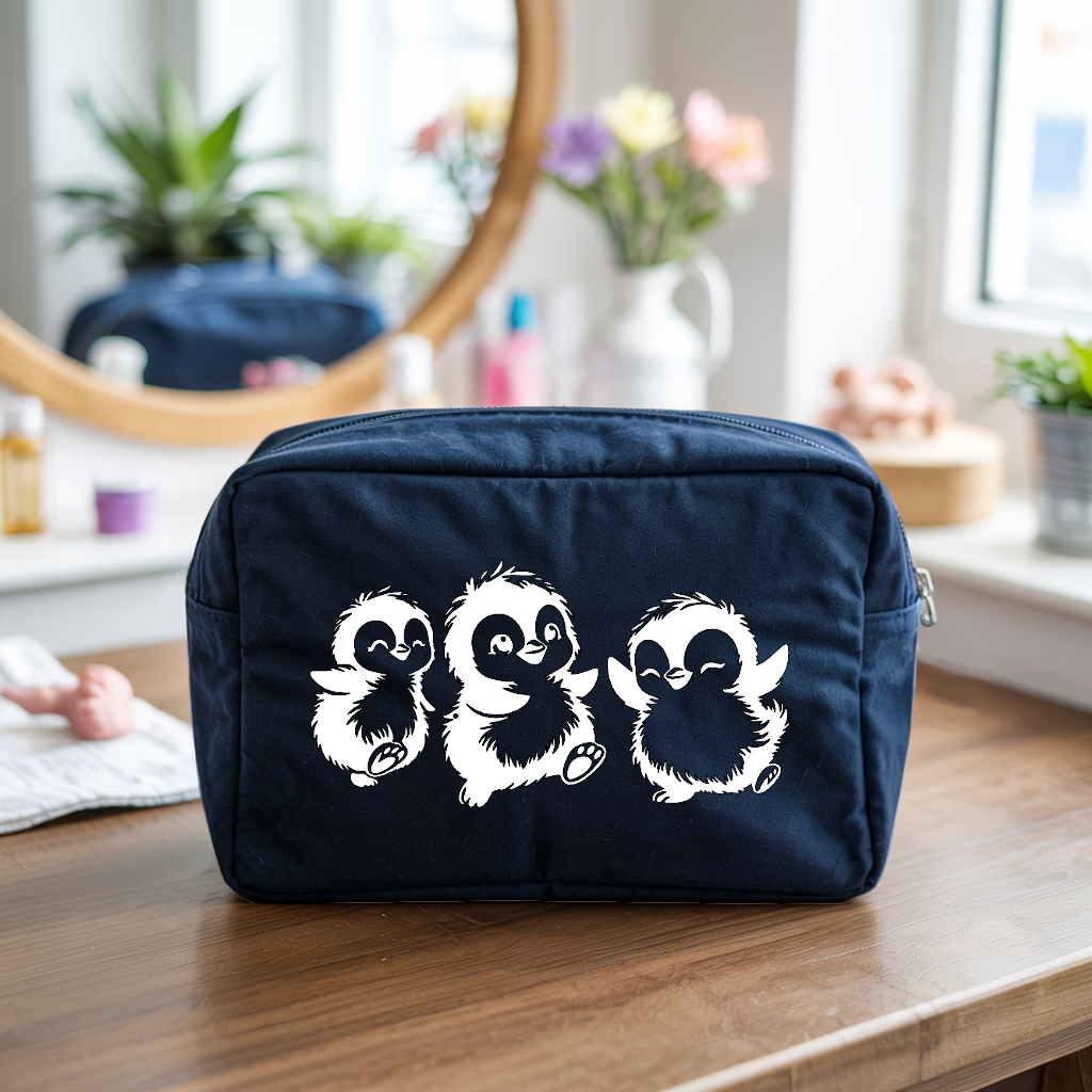 Trousse bébé personnalisée manchots dansants en toile recyclée bleu marine avec flocage blanc - MARJANE et Cie