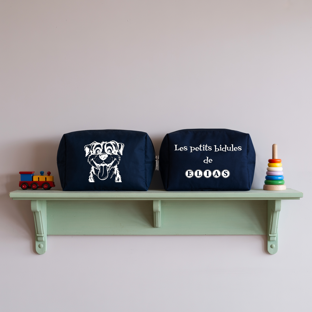 Trousse bébé personnalisée face Chien joyeux et face texte bleu marine avec flocage, écoresponsable - MARJANE et Cie