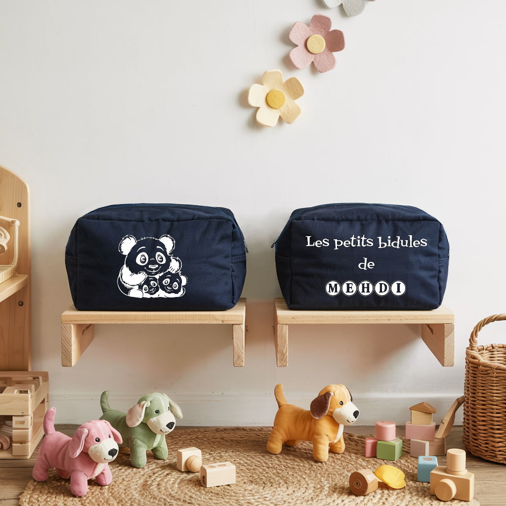 Trousse bébé personnalisable Maman panda et ses petits et prénom en toile recyclée bleu marine avec flocage, cadeau naissance - MARJANE et Cie