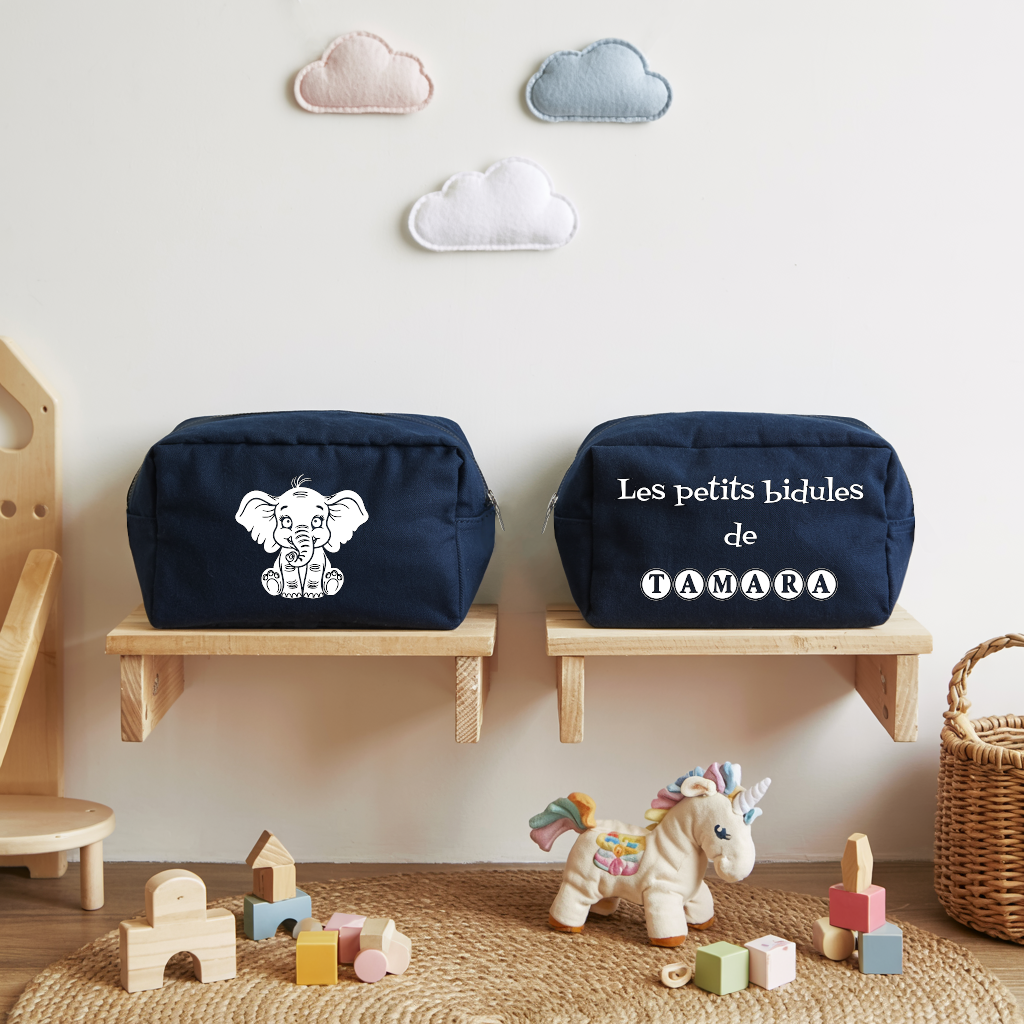 Trousse bébé personnalisable Eléphant paisible et prénom en toile recyclée bleu marine avec flocage, cadeau naissance - MARJANE et Cie