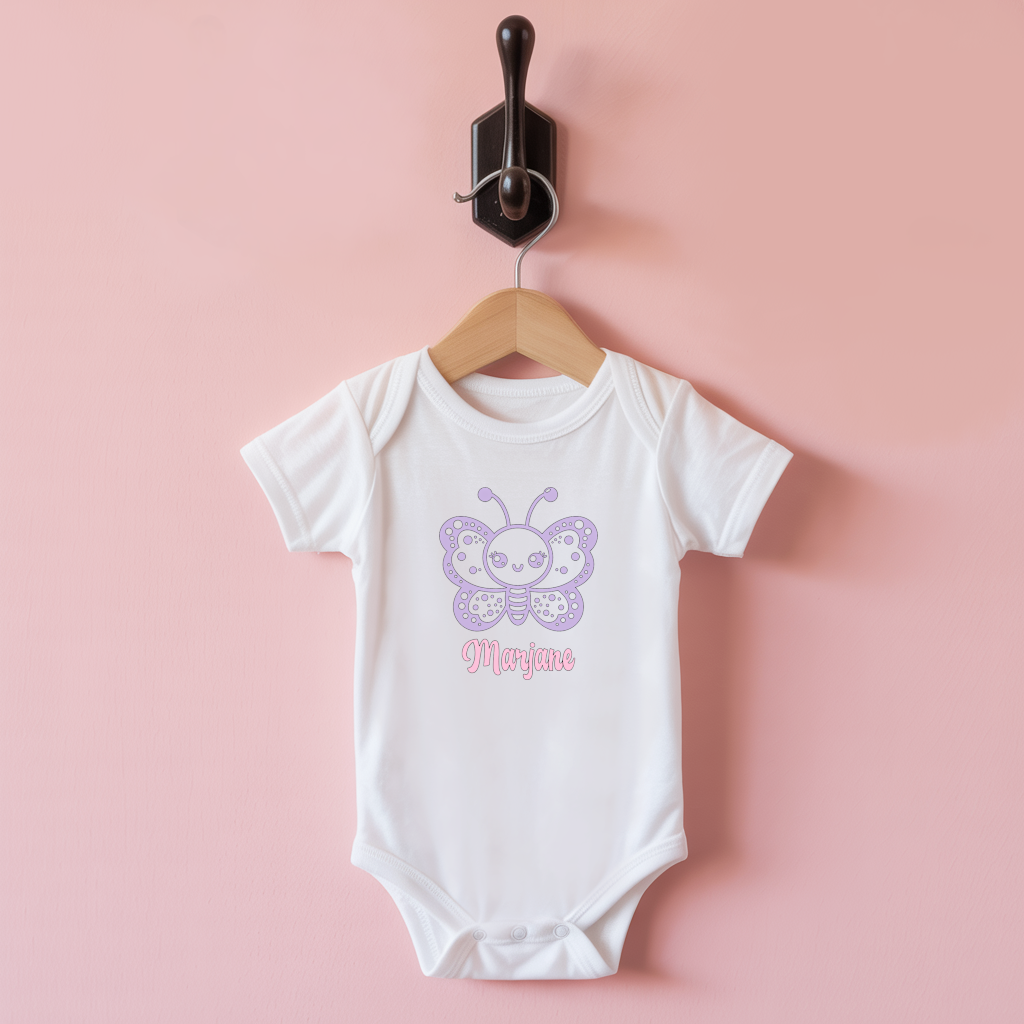 Body bébé personnalisable blanc avec prénom et abeille adorable suspendu - MARJANE et Cie