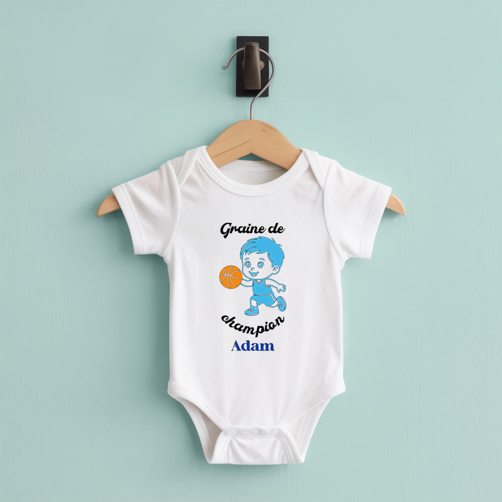 Body bébé personnalisable avec garçon jouant au basket sur cintre, cadeau naissance - MARJANE et Cie